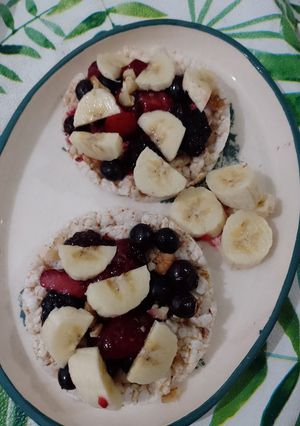 Una foto de Poniéndole onda a los discos de arroz 🍓🫐