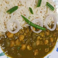 A picture of Palak chhole with Jeera rice.