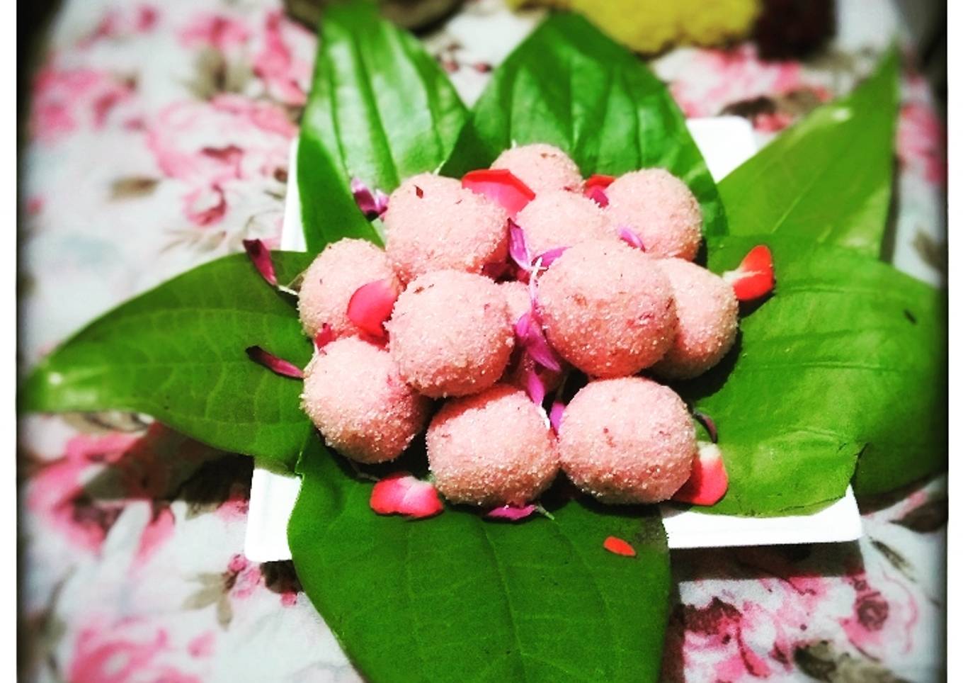 Rose suji ladoo