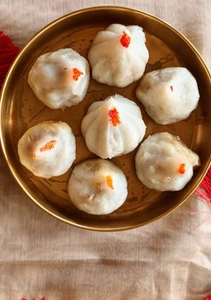 A picture of Modak/ Kozhukattai with Coconut and Jaggery.