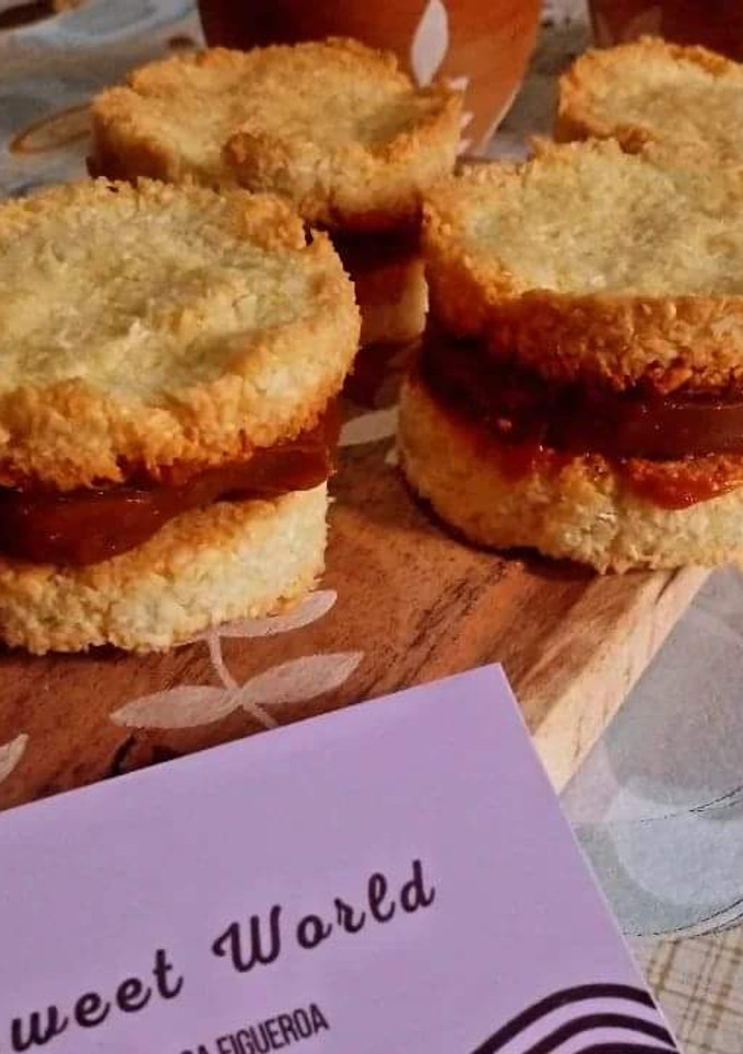 Una foto de Alfajores de coco 🥥🤤