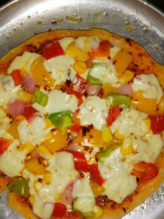 पिज़्ज़ा (pizza recipe in hindi) रेसिपी मुख्य फोटो