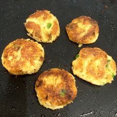 A picture of Vegetable cutluts 🥔🫑🧅.