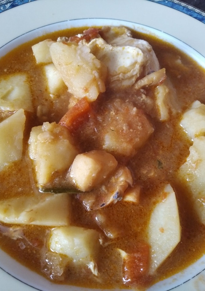 Una foto de Estofado de sepia con patatas