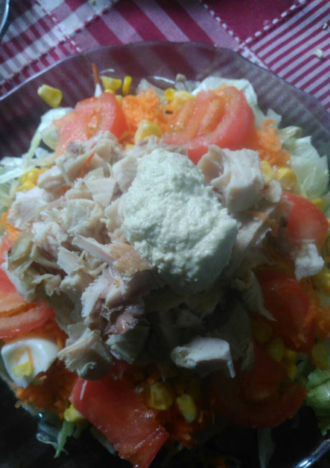Una foto de Ensalada fresca de verano(con lo que tenemos)