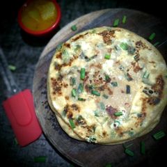 A picture of Spring onion paneer paratha.