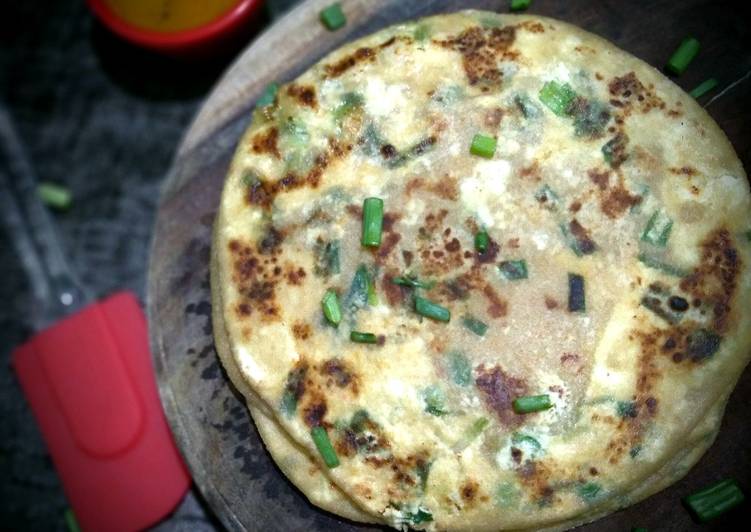 Spring onion paneer paratha