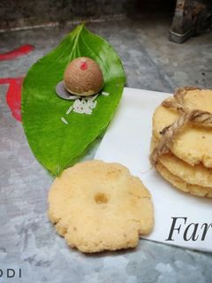 ફરસી પૂરી (Farsi Poori Recipe In Gujarati) રેસીપી મુખ્ય ફોટો