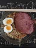 Sopa Maruchan con chuleta y huevo