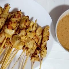 Satay chicken A picture of Satay chicken.