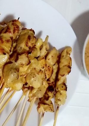 A picture of Satay chicken.