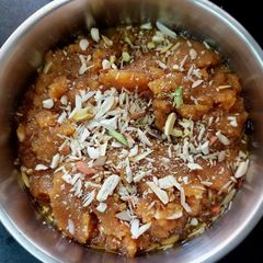 A picture of Mung dal halwa.