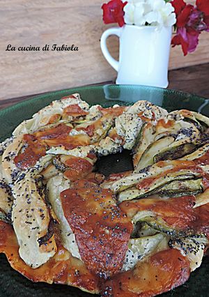 Foto di Ciambella salata alle zucchine e provola