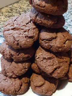 Una foto de Galletitas veganas de chocolate Súper rápidas!