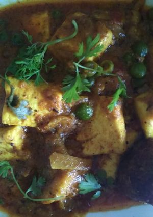 A picture of Matar paneer.