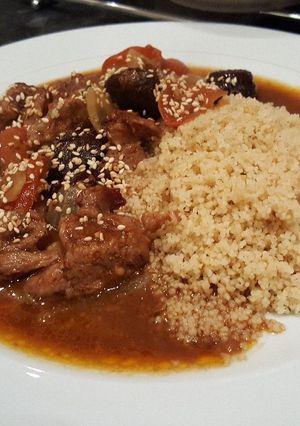 A picture of Lamb tagine with prunes and almonds.