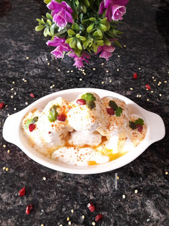 मूंग के दही भल्ले (Moong Ke Dahi Bhalle recipe in Hindi) रेसिपी मुख्य फोटो