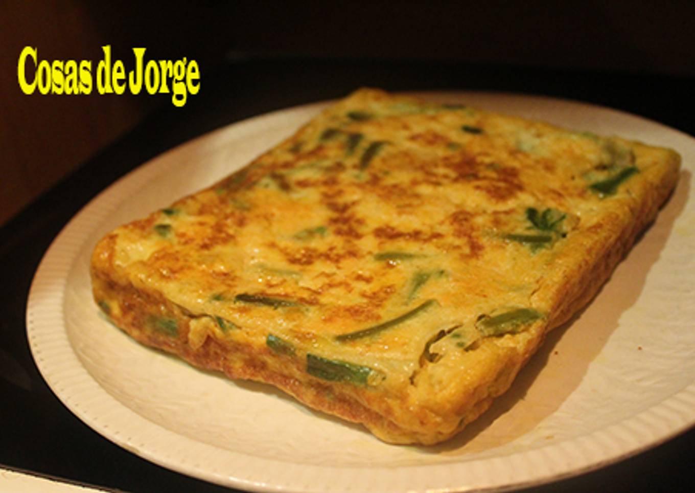Tortilla cuadrada de espárragos y gambas