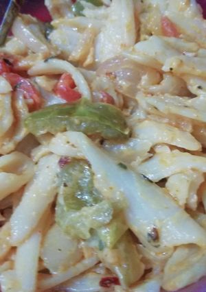 A picture of Creamy pasta.