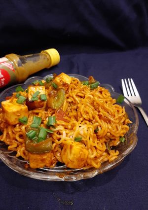 चिल्ली पनीर मैगी (chilli paneer maggi recipe in Hindi) रेसिपी मुख्य फोटो