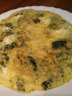 Una foto de Tortilla de brócoli y queso tipo Philadelphia