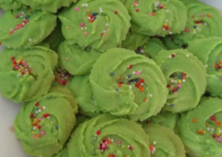 Kue semprit pandan