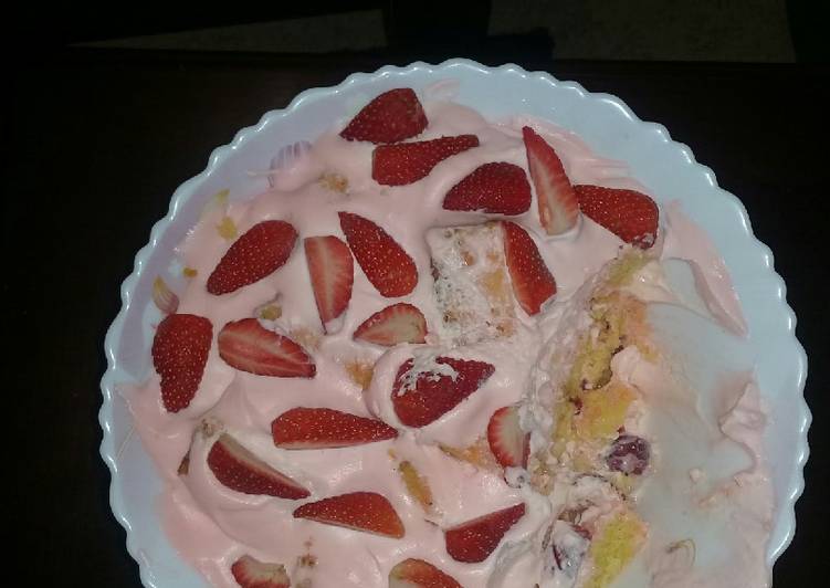 Step-by-Step Guide to Make Homemade Strawberry Baileys trifles