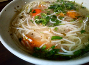 Una foto de Sopa de Pollo con fideos