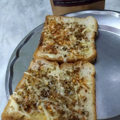 A picture of Garlicbread.