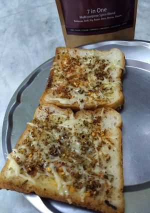 A picture of Garlicbread.
