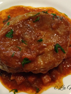 Una foto de Ossobuco de pavo en salsa