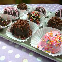 รูปของ Bola - bola regal coklat