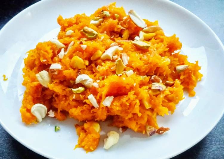 Recipe of Homemade Gajar ka halwa/ carrot pudding