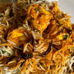 A picture of Paneer Makhani Biryani.