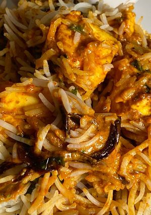 A picture of Paneer Makhani Biryani.