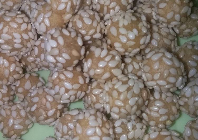 Resep Keciput Wijen Renyah Kriuk-kriuk | Cara Masak Keciput Wijen Renyah Kriuk-kriuk Yang Sempurna