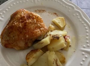 Una foto de Pollo al horno con papas