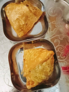 समोसे (Samose recipe in hindi) रेसिपी मुख्य फोटो