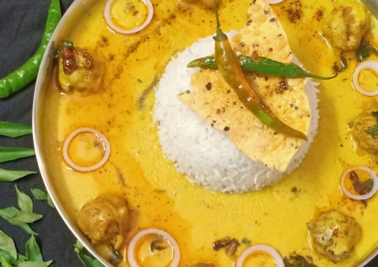 Step-by-Step Guide to Prepare Quick Kadhi Pakora with Rice