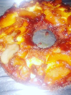 Una foto de Torta de manzana con caramelo al limón