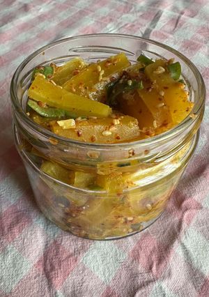 🇰🇷🌱 Koreai fermentált jégcsapretek saláta (Danmuji Muchim, 단무지 무침) recept fotója