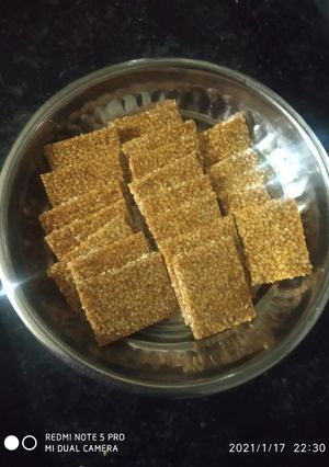 તલ ની ચિક્કી(Tal Chikki recipe in Gujarati) રેસીપી મુખ્ય ફોટો