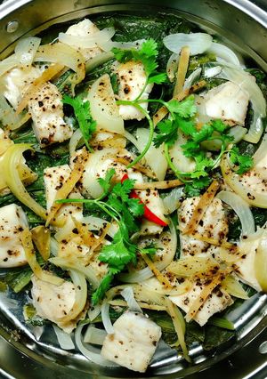 Hình của món Cá Diêu Hồng Hấp Gừng & Rau Cải Cay.