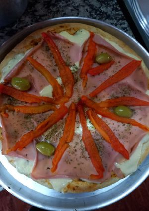 Una foto de PIZZAS🍕🍕CASERAS ¡¡¡RICAS Y FÁCIL DE HACER!!!