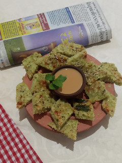 સુજી સ્પ્રાઉટ મગ ઢોકળા (Sooji Sprout Moong Dhokla Recipe In Gujarati) રેસીપી મુખ્ય ફોટો