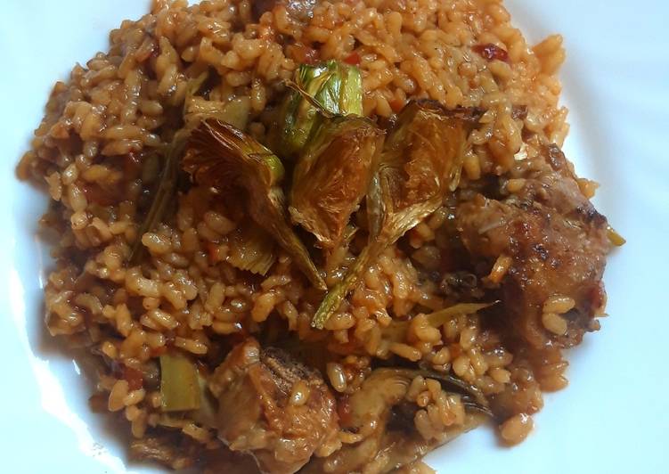Arroz con costillas y alcachofas