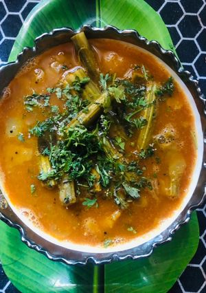 A picture of Drumsticks Pumpkin cabbage Curry.