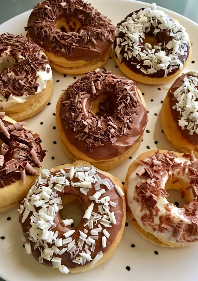 Una foto de Donuts al horno rellenos de crema pastelera