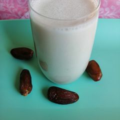 A picture of Banana and date milkshake.