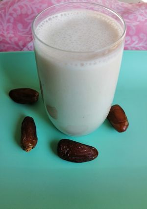 A picture of Banana and date milkshake.